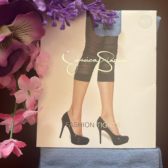 NWT JESSICA SIMPSON croppef tights in periwinkle ? Size medium 🦋FREE SHIPPING - Picture 3 of 4